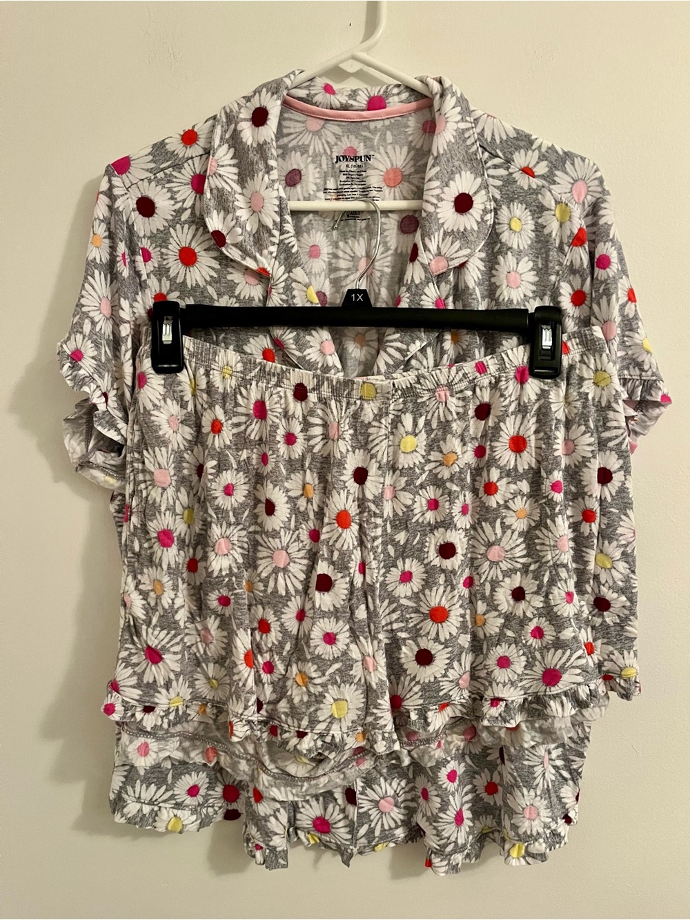 Joyspun Gray Daisy-Print Button-Down Pajamas with Multicolor Daisies